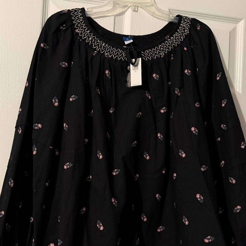 Old Navy Black Embroidered Women's Top